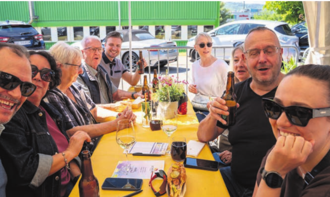 Die Stimmung war bestens bei den Besuchern und Besucherinnen. Die Stimmung war bestens bei den Besuchern und Besucherinnen.