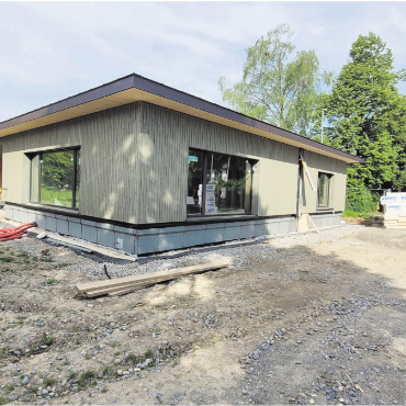Warum kein Occasions-Modul? - Im Gebiet Farn wird aktuell ein neuer Doppelkindergarten gebaut. Für Anglikon soll dieses Projekt möglichst 1 zu 1 kopiert werden.    Bild: Chregi Hansen