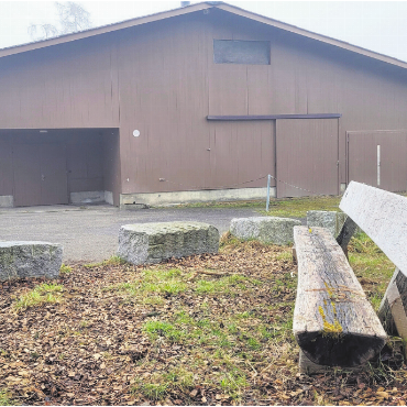 Gute Idee, aber falsche Zone - Eine Gebäude ohne Nutzen für die Gemeinde: Der alte Forstwerkhof kann nicht als Waldschule verwendet werden.   Bild: Archiv