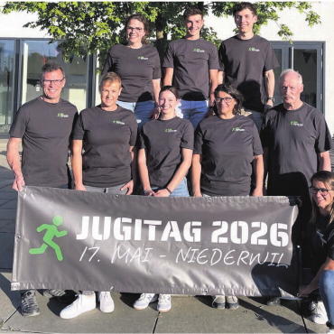 Sportfest der Extraklasse - Das OK freut sich auf einen tollen Tag mit vielen Teilnehmern und ebenso vielen Zuschauern. Oben von links: Barbara Gisler, Silvan Michel, Matthias Rapp; unten von links: Markus Meier, Sibylle Muster, Ilona Rösch, Irma Meier, Benno Wälchli, Jasmin Meier. Es fehlen: Janine Humbel, Fabien Meier, Ramona Wegmüller.    Bild: zg