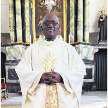 30 Jahre Priesterweihe - Ambrose Olowo bei der Ausübung seines kirchlichen Dienstes in der Pfarrei in Bettwil.    Bild: zg