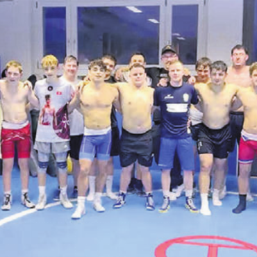 Vom Pensionär und dem Goldjungen - Das Team von Nino Leutert, die Ringerstaffel Freiamt, beweist in ihrer kurzen Nachricht ganz viel Humor. Bilder: Screenshots