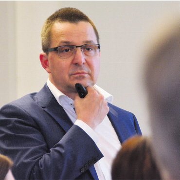 Gut, aber nicht gut genug - Das nachdenkliche Gesicht des Spital-CEO Daniel Strub kommt nicht von ungefähr. Trotz schwarzer Zahlen mangelt es nicht an Herausforderungen. Bild: Annemarie Keusch