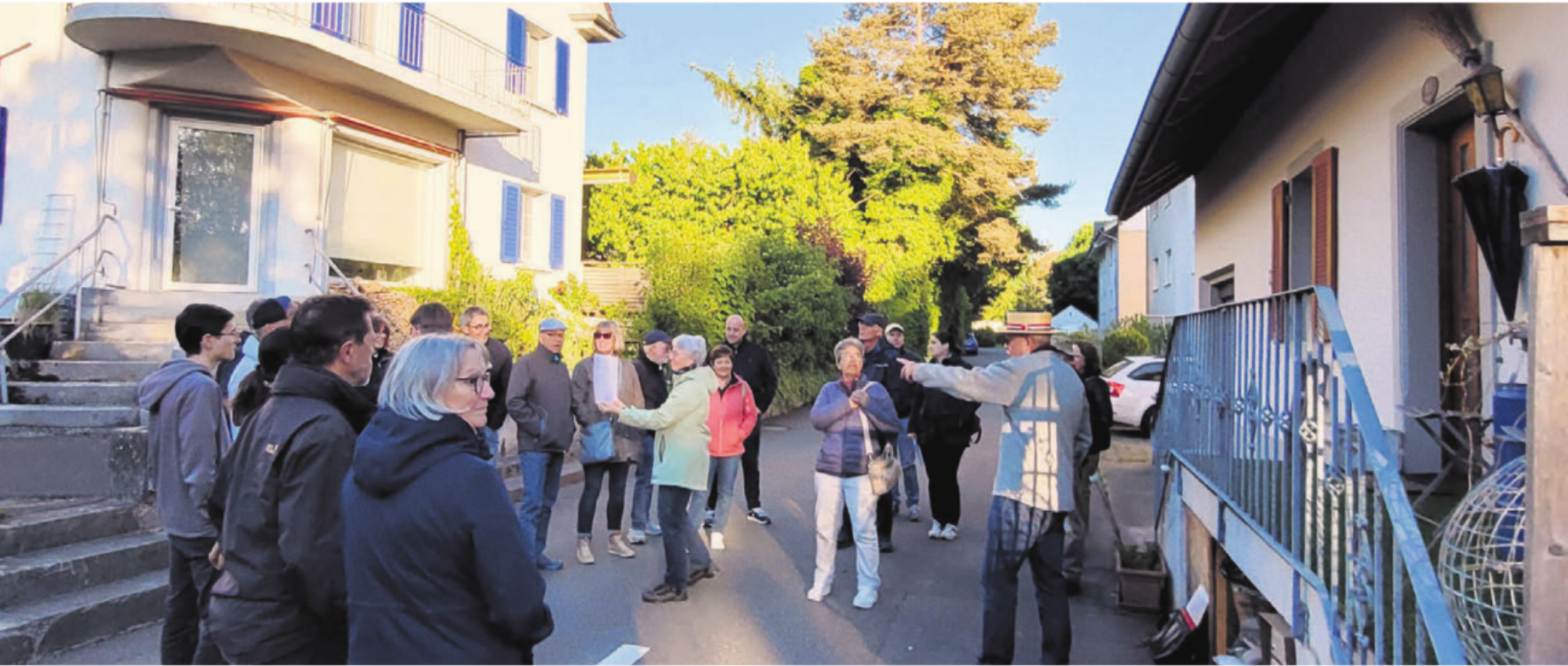 Hier im Winkel war früher quasi der Dorfplatz. Rechts befand sich die Milchannahmestelle (die Rampe ist noch original), links der frühere Dorfladen. Bilder: Chregi Hansen - Das Bild wird blockiert. – Möglicherweise durch einen aktiven Adblocker.