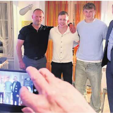 «Unglaublich, was ihr jeden Tag leistet» - Väter und ihre Söhne. Von links: Marcel und Nino Leutert sowie Alessandro und Roland Vogt. Bild: Stefan Sprenger