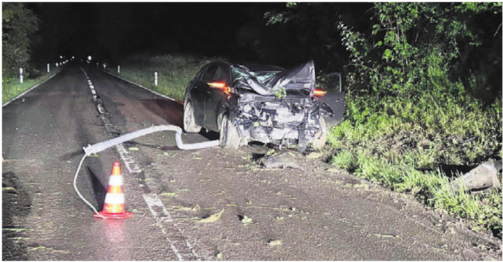 Der Pole räumte auf seiner Unfallroute alles ab. Sein Auto war komplett demoliert. Bild: pz