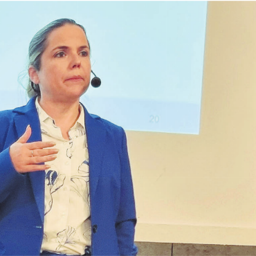 Strategie für eine starke Schule - Regierungsrätin Martina Bircher stellte vor, wie sie plant, die gute Qualität der Aargauer Schulen weiter auszubauen.    Bild: Verena Anna Wigger