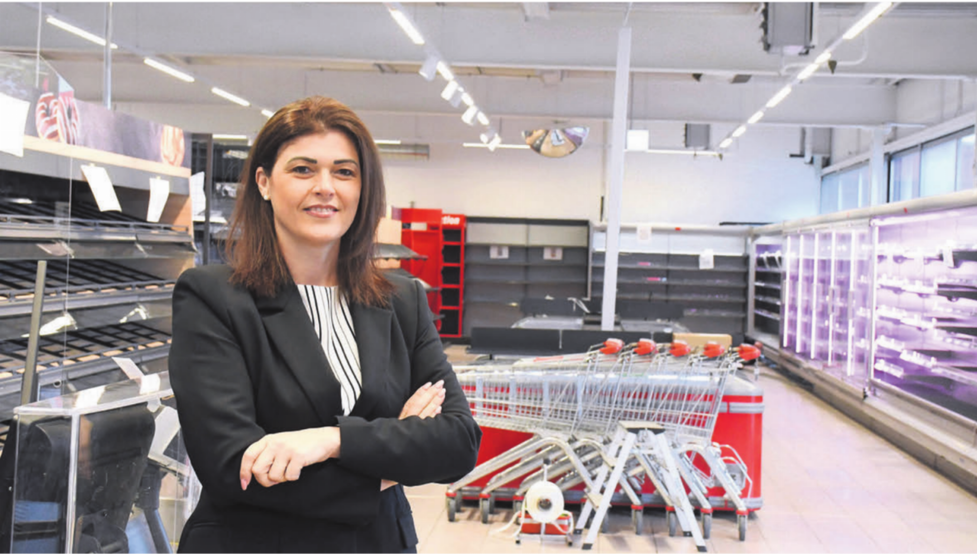 Verkaufsleiterin Aleksandra Vögele im neu gestalteten Kassenbereich. Sie ist seit 1996 bei Denner und mitverantwortlich für Konzept und Layout des neuen Ladendesigns. - Das Bild wird blockiert. – Möglicherweise durch einen aktiven Adblocker.