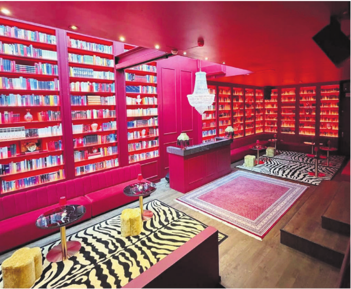 Die Bücher verleihen der Lounge des Kaufleuten-Clubs ein einmaliges Ambiente.    Bilder: Annemarie Keusch / zg