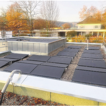 «Wir werden kreativ sein» - Wichtige Investition: Auf dem Kindergarten Reithalle wurde eine Solaranlage errichtet Bilder: dm/zg