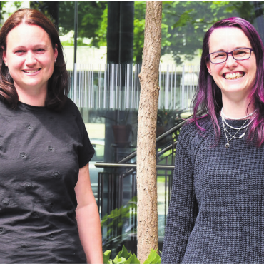 Ein einzigartiges Konzept - Ramona Stöckli (Service, links) und Juliane Bergner (Küche) übernehmen neu gemeinsam die Leitung des Restaurants Leo. Bild: Monica Rast