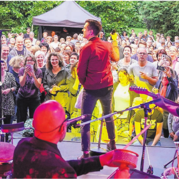 Kerzen, Pilz und Rap - 2019 im Strohmuseum. Jan Seven Dettwyler liefert immer besondere Konzerte. In der Heimat irgendwie noch etwas mehr. Bild: Andy Müller / Archiv