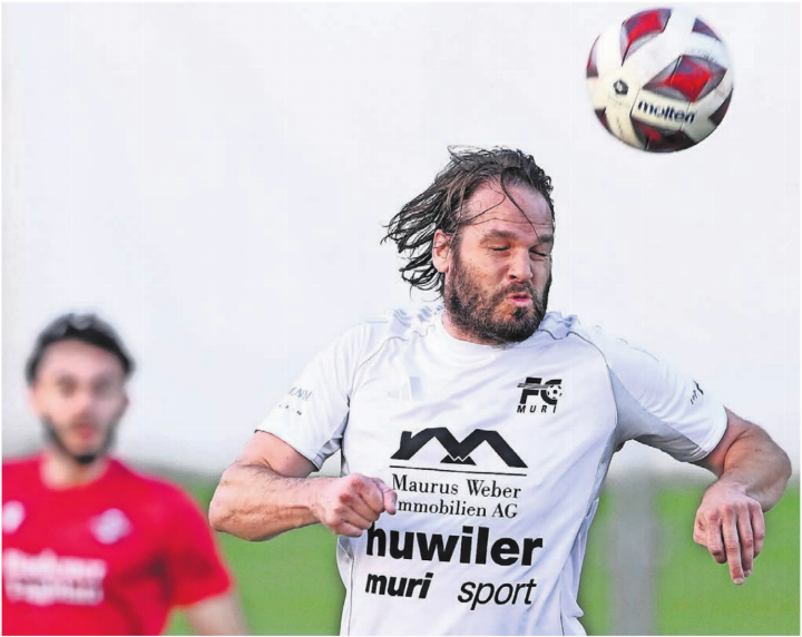 Weil viele Spieler und die Breite fehlen, muss der 41-jährige Peter «Peach» Lang sein erneutes Comeback geben. Bilder: Alexander Wagner / Patrick Fischer Weil viele Spieler und die Breite fehlen, muss der 41-jährige Peter «Peach» Lang sein erneutes Comeback geben. Bilder: Alexander Wagner / Patrick Fischer