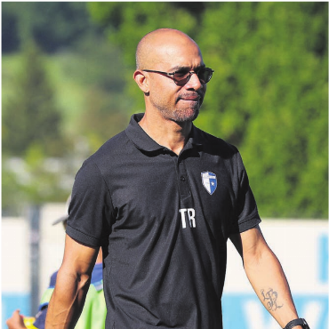 Ein kleines Märchen zum Abschied - Zufrieden, glücklich und beim Abschied auch ein wenig nachdenklich: Trainer Piu nach seinem letzten Spiel als Trainer auf der Niedermatten.