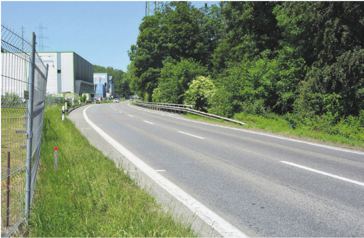 Ab Juni herrscht an der Fischbacherstrasse eine Grossbaustelle. Es wird eine provisorische Fahrbahn erstellt, damit der Verkehr vorerst uneingeschränkt zweispurig fliessen kann. Bilder: Sabrina Salm