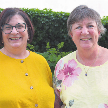 Wie ein Fels in der Brandung - Die zurückgetretene und die neu gewählte Präsidentin, von links: Claudia Dober und Hanna Hoenig. Bilder: Annemarie Keusch