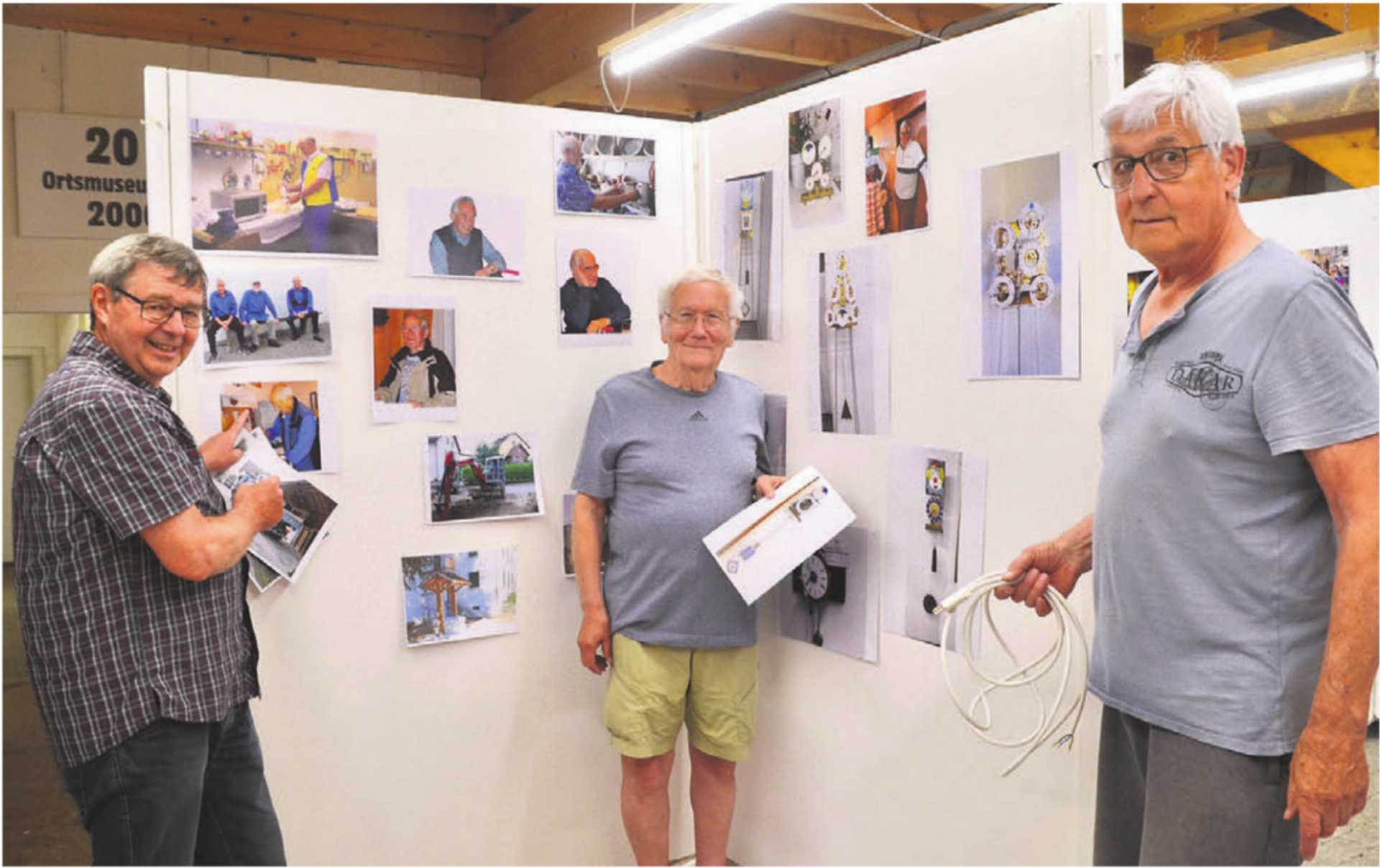 Eine Fotoausstellung lässt 20 Jahre Ortsmuseum Waltenschwil Revue passieren. Die Vorbereitung lief diese Woche auf vollen Touren. Von links: Hubert Küng, Alfred Haegi und Anton Stierli beim Einrichten. Bilder: Thomas Stöckli - Das Bild wird blockiert. – Möglicherweise durch einen aktiven Adblocker.