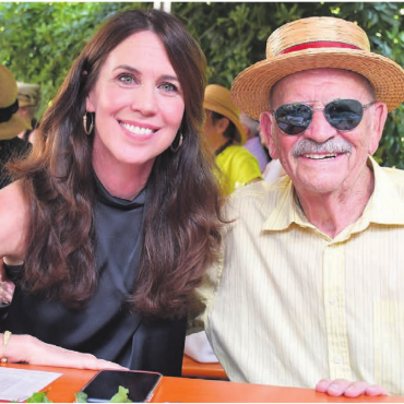 Historie inspiriert noch heute - Der Vater begleitete die Tochter an die Feierlichkeiten: SRG-Generaldirektorin Susanne Wille und Franz Wille, ehemaliger Politiker (Grossrat und Einwohnerrat).   Bilder: Daniel Marti