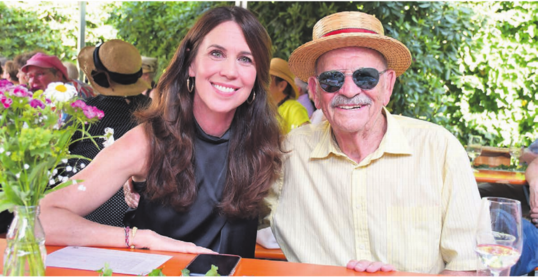 Der Vater begleitete die Tochter an die Feierlichkeiten: SRG-Generaldirektorin Susanne Wille und Franz Wille, ehemaliger Politiker (Grossrat und Einwohnerrat). Bilder: Daniel Marti Der Vater begleitete die Tochter an die Feierlichkeiten: SRG-Generaldirektorin Susanne Wille und Franz Wille, ehemaliger Politiker (Grossrat und Einwohnerrat). Bilder: Daniel Marti