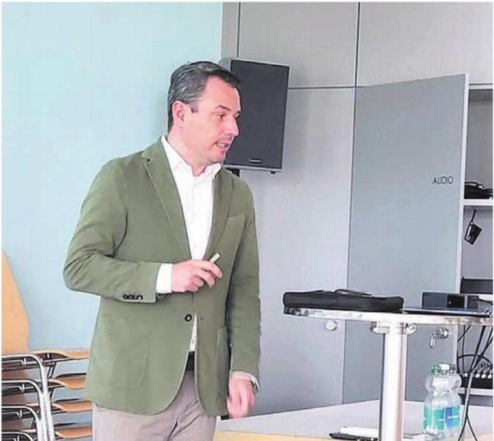 Patric Amsler, Gründer und CEO von Blackdot AG, referierte in Sarmenstorf. Bild: str Patric Amsler, Gründer und CEO von Blackdot AG, referierte in Sarmenstorf. Bild: str