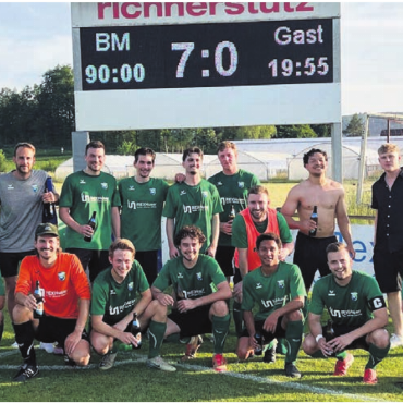 Sieg, Abstieg – und Zukunftshoffnung - Im 24. Saisonspiel gabs jetzt den ersten Sieg für Bünz-Maiengrün. Das Team wird absteigen, ein bisschen Galgenhumor spielt aktuell wohl auch mit. Bild: zg