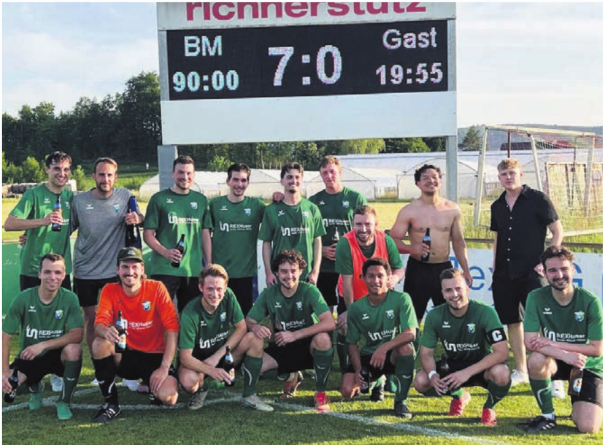 Im 24. Saisonspiel gabs jetzt den ersten Sieg für Bünz-Maiengrün. Das Team wird absteigen, ein bisschen Galgenhumor spielt aktuell wohl auch mit. Bild: zg - Das Bild wird blockiert. – Möglicherweise durch einen aktiven Adblocker.