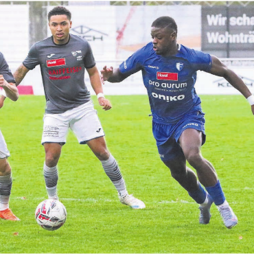 Ein beinahe perfekter Abschluss - Im letzten Spiel der Saison traf Dramane Sissoko (rechts) gleich dreifach für den FC Wohlen.    Bild: Archiv/jl