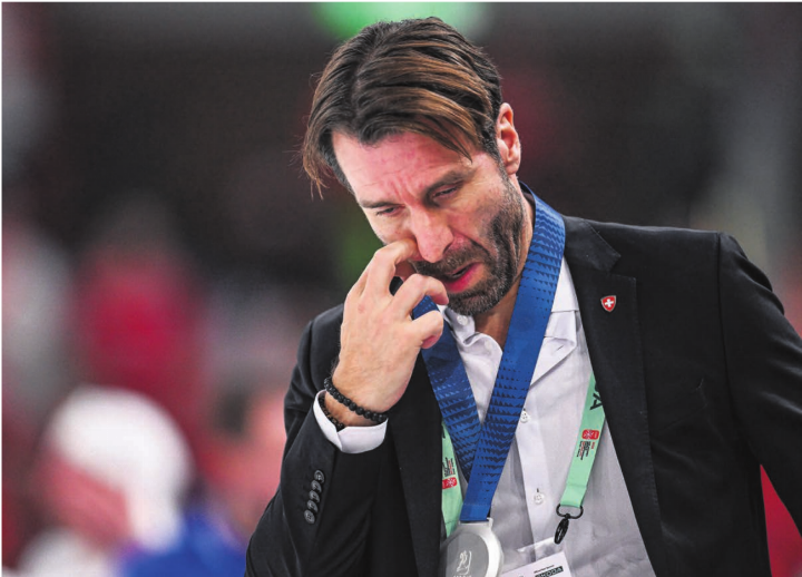 Nur Silber. Schon wieder. Der in Meienberg wohnhafte Lars Weibel, Direktor der Nati, ist nach dem verlorenen WM-Final gegen Finnland enttäuscht und gleichzeitig stolz. Nur Silber. Schon wieder. Der in Meienberg wohnhafte Lars Weibel, Direktor der Nati, ist nach dem verlorenen WM-Final gegen Finnland enttäuscht und gleichzeitig stolz.