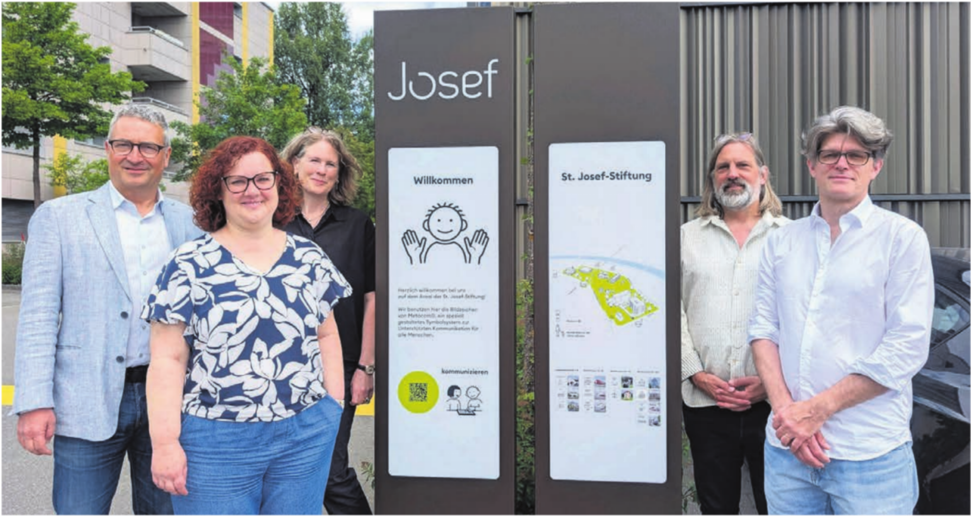 Stolz auf ihr Werk (von links): Thomas Bopp (Stiftungsleiter), Alexandra Günter (Wohngruppenleiterin), Mirjam Hegenbarth (Kommunikation), Marcel Heeg (Projektleiter) und der beauftragte Axel Steinberger (Geschäftsleiter «Integral») präsentieren einen von 25 neuen Wegweisern auf dem Stiftungsgelände. Sie sind Teil des Projekts «Signaletik» der St. Josef-Stiftung.   Bilder: Marco Huwyler - Das Bild wird blockiert. – Möglicherweise durch einen aktiven Adblocker.
