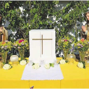 Glaube, der sichtbar wird - Am Donnerstag gibt es wieder Blumengebinde und Altäre im Kirchenbezirk.    Bild: zg