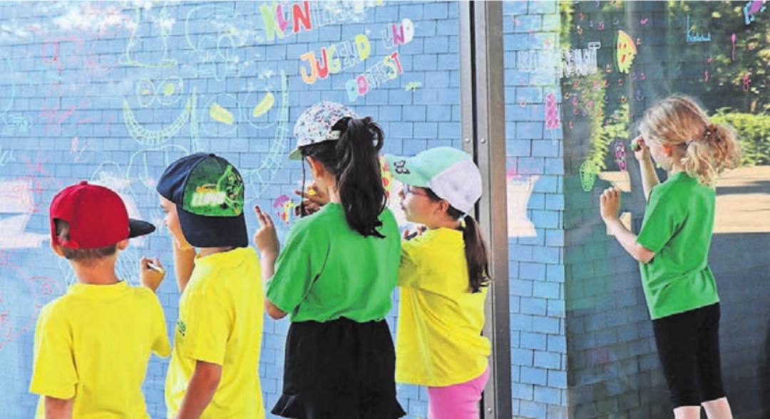 Die Schülerinnen und Schüler tauchten am Jugendfest in verschiedene Themenwelten. Die Schülerinnen und Schüler tauchten am Jugendfest in verschiedene Themenwelten.