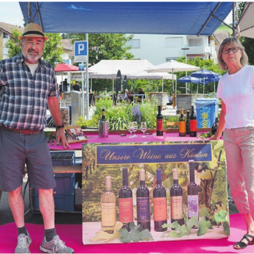 Hausgemachte Freude - Auf dem Dorf-Märt zeigte sich die lokale Verankerung. Für Fritz und Susi Kohler von Kohler Weine war die Teilnahme Ehrensache.