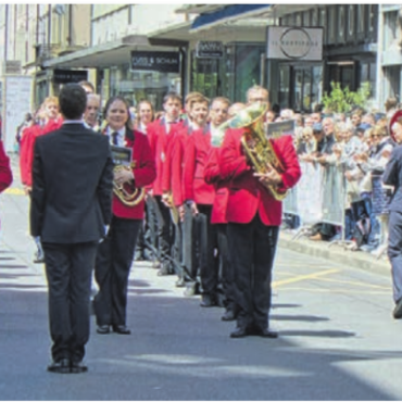 Unvergessliches Wochenende - Die MG Mühlau auf der Paradestrecke am Eidgenössischen in Biel.    Bild: zg