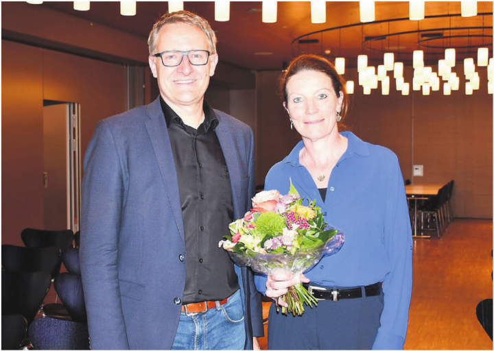 Präsidium und Verantwortung des Kesd übergeben: Arsène Perroud und die neue Präsidentin Natascha Brunold. Bild: Daniel Marti