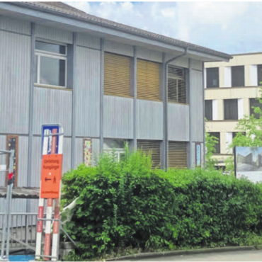 Eine Frage der Zuständigkeit - SVP-Grossrat Manfred Breitschmid fordert eine vertiefte Prüfung der Wiederverwendung des Halde-Pavillons (links). «Der Pavillon hat seine wirtschaftliche Lebensdauer überschritten», so der Gemeinderat. Bild: dm