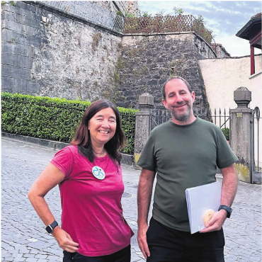 Das Leben der Segler in Bremgarten - Organisatorin Jacqueline Bedo mit dem Exkursionsleiter Markus Senn.