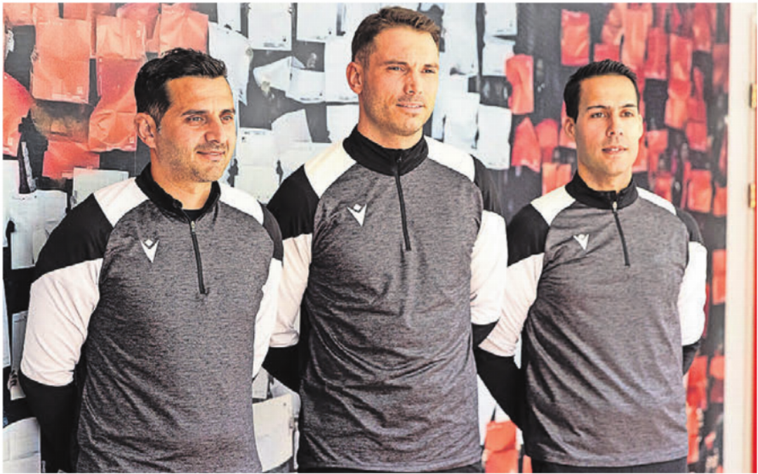 Das Schweizer Schiedsrichter-Trio an der WM. Von links: Fedayi San (VAR), Schiedsrichter Sandro Schärer und Assistent Stéphane de Almeida. Das Schweizer Schiedsrichter-Trio an der WM. Von links: Fedayi San (VAR), Schiedsrichter Sandro Schärer und Assistent Stéphane de Almeida.