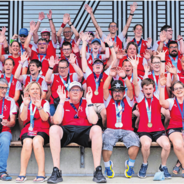 Erfolge und grosse Emotionen - Erfolgreich in Zug: Die Delegation des Behinderten-Sportclubs Wohlen-Lenzburg konnte sich über eine wahre Medaillenflut freuen. Bilder: ab
