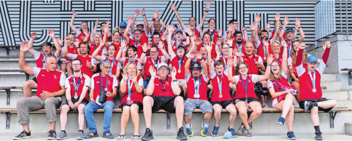 Erfolgreich in Zug: Die Delegation des Behinderten-Sportclubs Wohlen-Lenzburg konnte sich über eine wahre Medaillenflut freuen. Bilder: ab