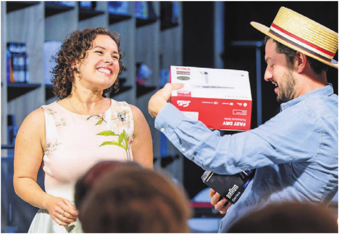Einwohnerratspräsidentin Julia Frischknecht trat schon einmal im Theater der ibw auf (Bild). Nun wird sie es erneut tun. Einwohnerratspräsidentin Julia Frischknecht trat schon einmal im Theater der ibw auf (Bild). Nun wird sie es erneut tun.