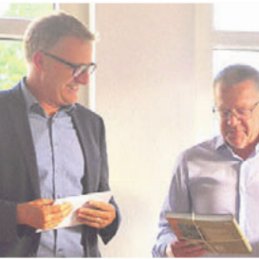 Das Präsidium bleibt in Wohlen - Arsène Perroud (links) wird von Roland Polentarutti verabschiedet. Bild: tst
