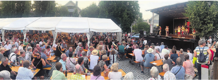 Alles ist bereit: Gleich drei Veranstaltungen werden das Wohler Zentrum heute Freitag und morgen Samstag dominieren. Die Aufnahme stammt aus dem Vorjahr und zeigt den Sternenplatz anlässlich der Jazz Night. Bild: Archiv/spr