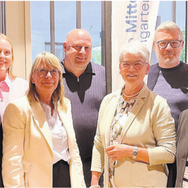 Leitung wieder mit Co-Präsidium - Die Parteileitung (v. l.): Michael Eichholzer (Co-Präsident), Jacqueline Wick, Karin Koch Wick (Co-Präsidentin, Grossrätin), Thomas Hürlimann (neu), Rita Brem-Ingold (Grossrätin), Harry Lütolf (Grossrat), Louisa Springer und Martin Stalder. Bilder: Walter Minder