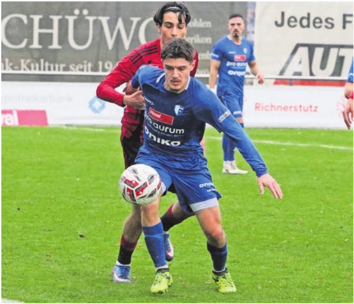 Djordje Komatovic (vorne) bleibt beim FC Wohlen. Bild: Archiv/jl
