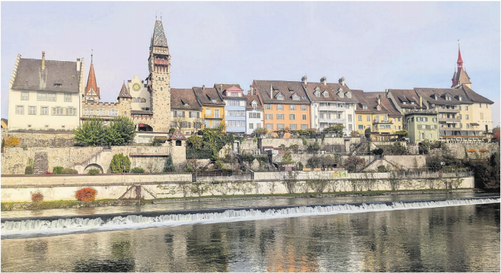 Das Städtli-Panorama von der Casino-Seite aus könnte durch das geplante Bauwerk beim Fällbaum-Wehr inmitten der Reuss beeinträchtigt werden. Bild: Marco Huwyler Das Städtli-Panorama von der Casino-Seite aus könnte durch das geplante Bauwerk beim Fällbaum-Wehr inmitten der Reuss beeinträchtigt werden. Bild: Marco Huwyler