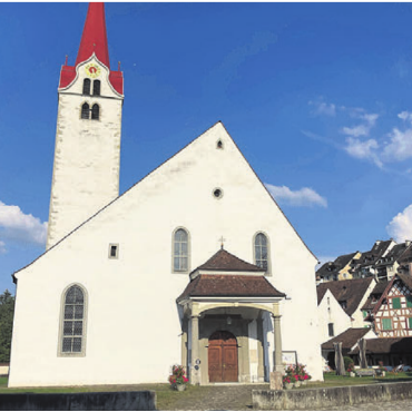 Kirchgemeinden über Zusammenschluss - Die katholische Kirche der beiden Gemeinden soll sich künftig unter Bremgarter Dach vereinen. Bild: red
