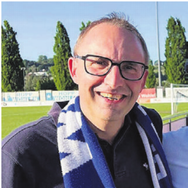 «Bin geübt, Spinnen zu befreien» - Trinkt im Stadion gern ein Bier: Matthias Fricker. Bild: zg