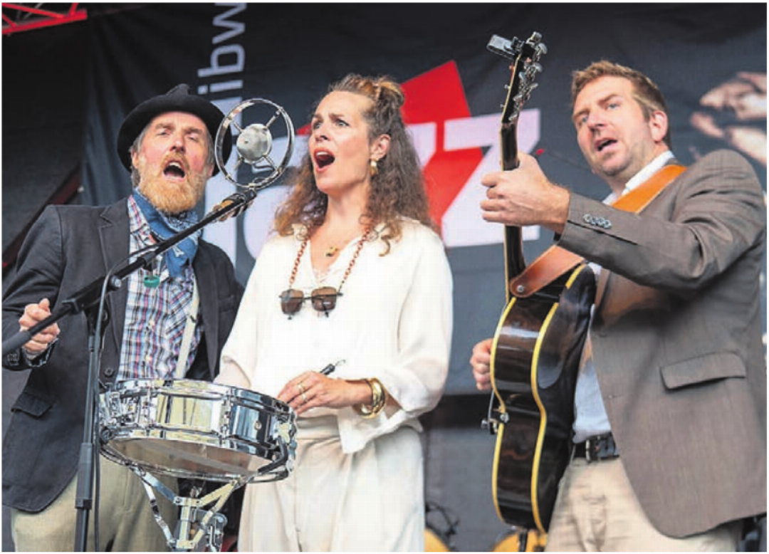 «Boogie Fox» bringt swingenden Rock ’n’ Roll beim «Rössli». «Boogie Fox» bringt swingenden Rock ’n’ Roll beim «Rössli».