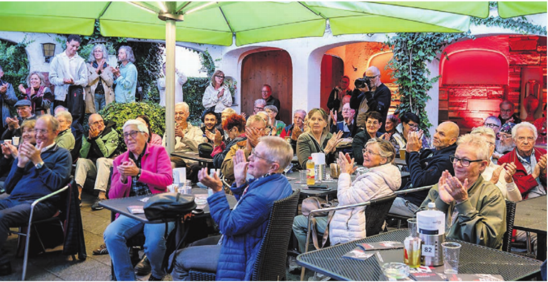 Im Rüebliland-Kafi gab es traditionelle Jazzmusik. Im Rüebliland-Kafi gab es traditionelle Jazzmusik.