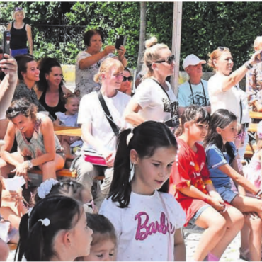 Mit Herz, Freude und Respekt - Sämtliche Darbietungen wurden von Fans und Familienmitgliedern per Handy für die Ewigkeit festgehalten.    Bilder: Daniel Marti